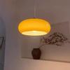 Lámpara de araña pequeña de vidrio Bauhaus color blanco leche de la era media-antigua con tres cabezas para tartas de huevo Lámpara de noche para restaurante nórdico Lámpara de ambiente para pasillo Barra de bar