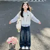 Conjunto de Roupa de Primavera para Meninas 2026 Novo Estilo Coreano Moletom com Capuz Patchwork Calça Jeans de Manga Longa Listrada Calça de Perna Larga Conjunto de Duas Peças