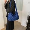 Otoño e Invierno 2023 Nuevo Abrigo Sencillo de Algodón Tela Bolso de Hombro Suave Bolso de Axila Retro Bolso Cruzado Moda Portátil Bolso de Mujer