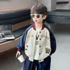 Ropa infantil estilo coreano chaqueta para niños 2026 primavera nueva chaqueta de béisbol color block elegante para niños pequeños