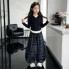 Conjunto de Ropa de Otoño para Niñas 2026 Nuevo Elegante Conjunto Falso de Dos Piezas con Capucha Otoño Niños Grandes Pantalones Cuadros Casuales