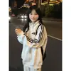 Sudadera Americana Preppy con Cuello Alto y Tres Rayas para Mujer 2025 Otoño e Invierno Nueva Moda Holgada Chaqueta Cardigan de Terciopelo con Cremallera