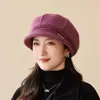 Nueva colección de otoño e invierno estilo coreano: Gorro de punto de color liso, gorro cálido y protector para los oídos para mujeres de mediana edad y mayores, adecuado para andar en bicicleta