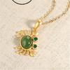 Criativo pequeno animal caranguejo pingente calcedônia verde pequeno caranguejo antigo areia ouro artesanato verde jaspe pingente colar