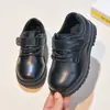 Zapatos escolares de cuero negro brillante con punta redonda para niños de preescolar, primaria y secundaria