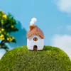 Los Adornos Pequeños de Casa Estilo Chimenea de Resina Son Adecuados para la Decoración de Micro-Paisajes, Creando una Atmósfera Cálida entre los Bambúes y la Vegetación