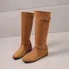 Botas de Moda Estilo Coreano com Fivela Femininas 2026 Outono/Inverno Versátil Cor Sólida Salto Baixo Bico Redondo Botas de Moda Botas Longas