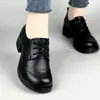 Nova Coleção Primavera e Outono 2026 Sapatos para Mães Estilo Britânico Versátil Bico Redondo Cadarço Sapatos Mocassins Celebridade da Internet Sapatos de Couro Femininos Cadarço Sapatos Femininos