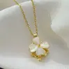 Collar de Trébol de Cuatro Hojas Giratorio para Mujer, Versátil, Gama Alta, Lujo Ligero, Cadena de Clavícula de Nicho a la Moda, Collar de Acero de Titanio que No se Desvanece para Mujer