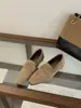 Zapatos Mary Jane retro de punta cuadrada para mujer, nueva colección otoño 2025, diseño simple, con tacón de cuña oculto, punta cuadrada, color marrón y estilo mocasín.