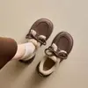 Moda Retro Versátil Confortável Quente Casual Sapatos de Algodão Outono e Inverno 2025 Novo Cadarço Estilo Floresta Forrado com Lã Sapatos de Algodão Estilo Birkenstock