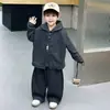 Conjunto de Moletom de Outono para Meninos 2026 Novo Conjunto Estiloso e da Moda para Crianças de 3-4 Anos, Roupa Infantil Tendência de Três Peças