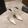 Chegada Nova Inverno 2026 Bico Fino Salto Alto Botas Curtas Quentes Femininas Emagrecimento Salto Fino Trabalho Superfície de Couro Meio da Panturrilha Botas da Moda