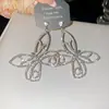 Pendientes de Mariposa Huecos con Incrustaciones de Diamantes Estilo Corte Europeo y Americano de Aguja de Plata, Pendientes de Lujo Ligero de Gama Alta, Accesorios de Oreja de Lujo Exagerados de Moda