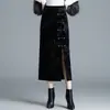 Falda estampada de terciopelo para mujer, nuevo estilo otoño 2026, de cintura alta, adelgazante, ajustada al cuerpo, de longitud media, con abertura, elegante