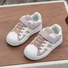 Tênis Infantil, Novos Modelos Primavera e Outono, Sapatos Esportivos para Meninos e Meninas, Sapatos Brancos para Bebês para Exportação, Tênis com Solado Macio para Meninos
