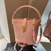 Bolso de Mano Bolso Cruzado al Hombro 2025 Nuevo de Moda Atractivo Versátil Retro Texturizado Portátil Bolso Cubo Bolso de Axila para Mujer