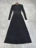 Vestido Elegante de Tricô Elástico de Cor Sólida com Decote em V e Mangas Longas para Trabalho, Nova Coleção Outono/Inverno Europeia e Americana, com Efeito Afinando a Cintura