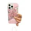 Patrón Floral a Cuadros Adecuado para Funda de Teléfono iPhone 17 Pro Max, Estilo de Alta Gama para Mujer, Cubierta Protectora Apple 16 con Correa, 15
