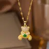 Collar de Acero de Titanio Dongguan para Mujer con Colgante en Forma de Corazón de Diamante Rosa Microincrustado, Cadena para Clavícula Versátil y de Moda Chapada en Oro de 18 Quilates