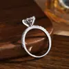 Anillo de Plata de Ley S925 de Venta Caliente Transfronterizo para Mujer con Circonita 5A, Anillo Clásico Simple de Cuatro Garras Incrustado con Diamantes de Lujo Ligero, Venta al por Mayor de Fábrica