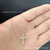 Versão de luxo V Ouro do colar de cruz da família Gla, cravejado com diamantes, corrente para clavícula, espessamente banhado a ouro 18k, versátil, luxo leve e sensação de alta qualidade