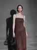 Nuevo Estilo Primavera/Verano 2026 Chic Perezoso Hombros Descubiertos Sin Mangas Fruncido Elegante Vestido Largo para Viajes con Textura de Alta Calidad