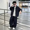 Conjunto Jeans de Outono para Meninos, Novo Estilo Primavera e Outono 2026, Conjunto de Duas Peças Jeans Liso Legal e Estiloso para Meninos Mais Velhos