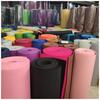 Suministro de fábrica tela de fieltro de fibra química de color diy decorativa insonorizada para pared de fondo tela punzonada no tejida fieltro de color