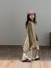 Conjunto de Tres Piezas para Niñas Otoño Nuevo Estilo Moda Coreana Camiseta Interior Chaleco de Punto de Moda Vestido Pantalones Casuales Simples Versátiles