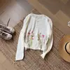 Principios de otoño 2026, cárdigan de punto simple y versátil con botones, top de lana con bordado floral tridimensional colorido para mujer