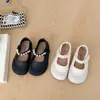 Sapatos Mary Jane infantis de couro doce com pérolas, anti-chute, nova coleção primavera/outono 2026, sapatilhas de bico fino com sola macia, sapatos de princesa