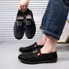 ¡Caliente! Zapatos nuevos para hombre, zapatos de tela del viejo Pekín, zapatos casuales de primavera para hombre, mocasines de moda trendy para hombre, zapatos sin cordones