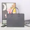 Bolsas de fieltro hechas a medida, bolsas de compras con impresión de logo, diseños de color block de alta gama, artículos promocionales corporativos y bolsas de regalo