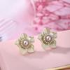 Pendientes retro franceses de camelia y perla para mujer, pendientes elegantes con temperamento de socialité, pendientes de moda de lujo ligero, pendientes de alta gama