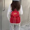 Mochila feminina de grande capacidade transfronteiriça, modelo novo 2026 com letras bordadas, mochila casual versátil para estudantes que frequentam aulas