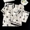 Conjunto de três peças com estampa de gato preto de desenho animado, almofadas no peito, seda gelo e neve, novo estilo de pijama primavera e verão para mulheres, roupão com lapela, pode ser usado fora de casa