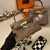 Bolsa Kelly Estilo Crocodilo Retrô Europeia e Americana, Bolsa Feminina de Ombro Único Transversal de Alta Qualidade, Bolsa de Mão da Moda Leve de Luxo para Mulheres Venda por Atacado