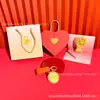 Chaveiro de Biscoito Dourado Puro para Recém-Casados Felizes Buquê de Flores Criativo Conjunto de Presente para Dia dos Namorados e Dia dos Namorados Chinês Atacado Personalizado
