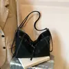 Bolsa Retrô de Grande Capacidade Transfronteiriça para Mulheres 2026 Inverno Nova Bolsa de Ombro Casual Bolsa Tote para o Dia a Dia Mochila