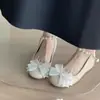 Zapatos planos de estilo francés para mujer, punta redonda, forma de pétalo, poco profundos, modelo nuevo otoño 2026, que aumentan la altura, con tiras de perlas
