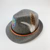 Sombrero de Jazz Verde Oktoberfest Alemán Fieltro No Tejido Gris Elegante Sombrero de Fiesta de Jazz con Pluma Sombrero para Actuación