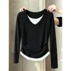 Camiseta feminina de algodão puro com manga longa e decote V, design de peça dupla falsa, moda versátil, modelagem slim, afina a cintura, peça básica para outono