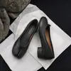 7550 Huizhou Yixinda Clássico Baixo Salto Bloco Detalhe Cavalo Bico Dividido Moderno Sapatilhas Tamanho Grande para Mulheres Slip-Ons
