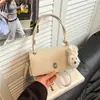 Nova bolsa quadrada pequena elegante para mulheres 2026, uma bolsa de ombro e bolsa transversal estilosa e versátil com um toque de luxo