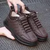 Zapatos de Tela del Viejo Pekín para Hombre 2024 Invierno Nuevos Zapatos Casuales de Algodón y Lana Forrados de Felpa Zapatos Gruesos para Hombre Botas de Nieve