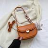 Bolsa pequena semicircular moda feminina ins Bolsa de sela estilo ocidental 2023 nova bolsa de mensageiro de fita fresca para todos os jogos