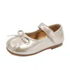 Sapatos de Couro Plissado Elegantes para Crianças 2026 Nova Coleção Primavera e Outono Estilo Coreano Sapatos de Princesa com Solado Macio para Meninas Mocassins Baixos