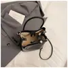Bolso Pequeño de Alta Gama y Estilo para Mujer Verano 2025 Nuevo Popular Versátil Bolso Cruzado de Moda Súper Caliente Bolso tipo Satchel Bolso Cubo