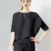 026 Top plisado para mujer, diseño moderno, estilo nicho Issey Miyake, nueva camiseta asimétrica holgada talla grande, elegante para mujer